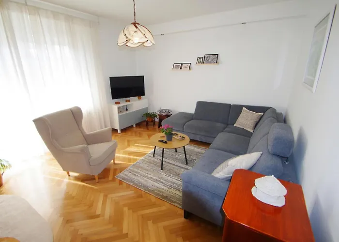 Aurelia Apartament *