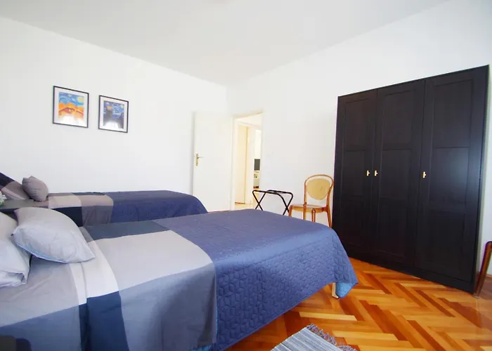 Aurelia Apartament *