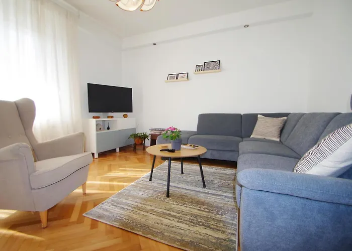 Aurelia Apartament *